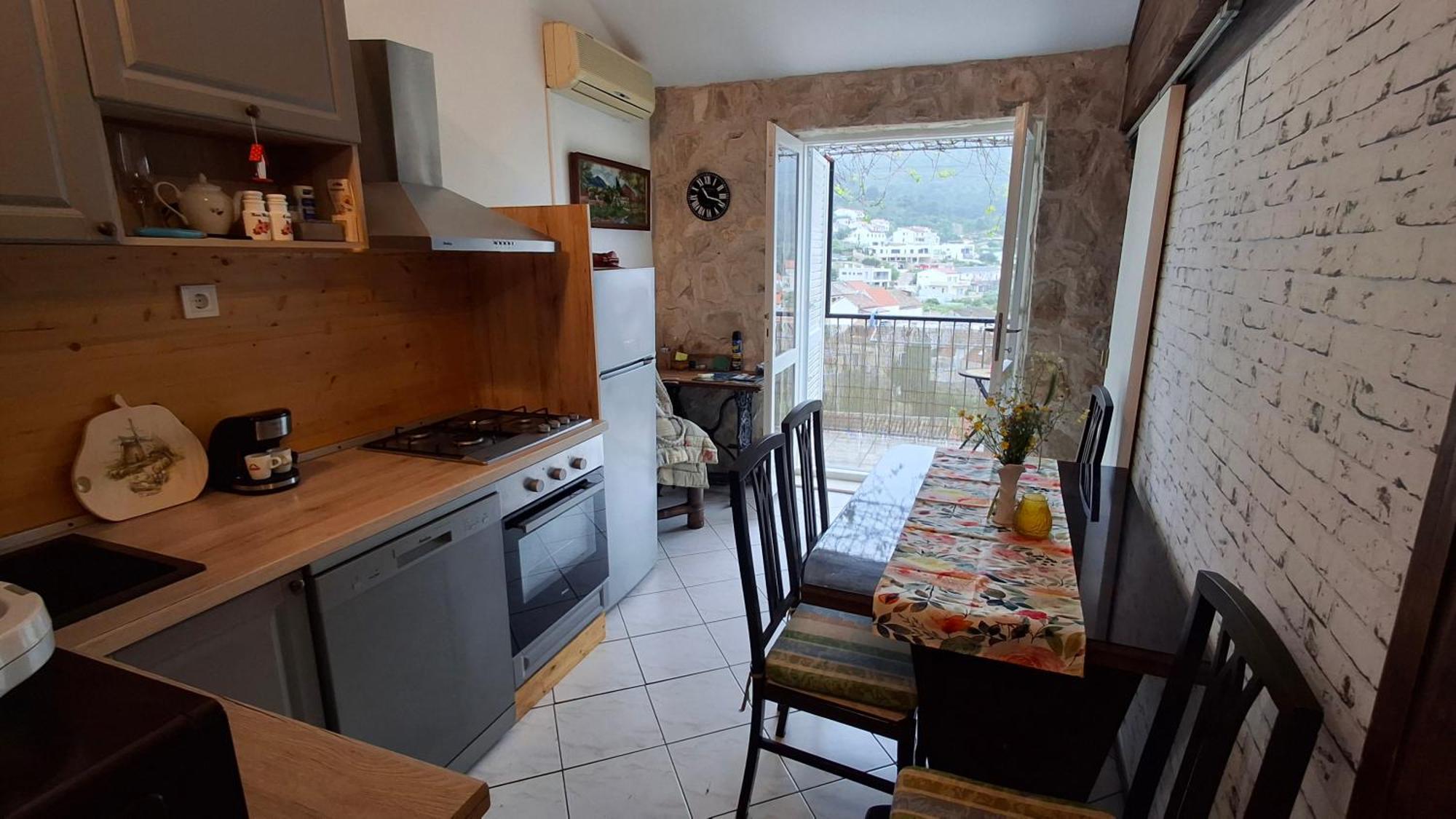 Apartment Stunning View-maleni Vis